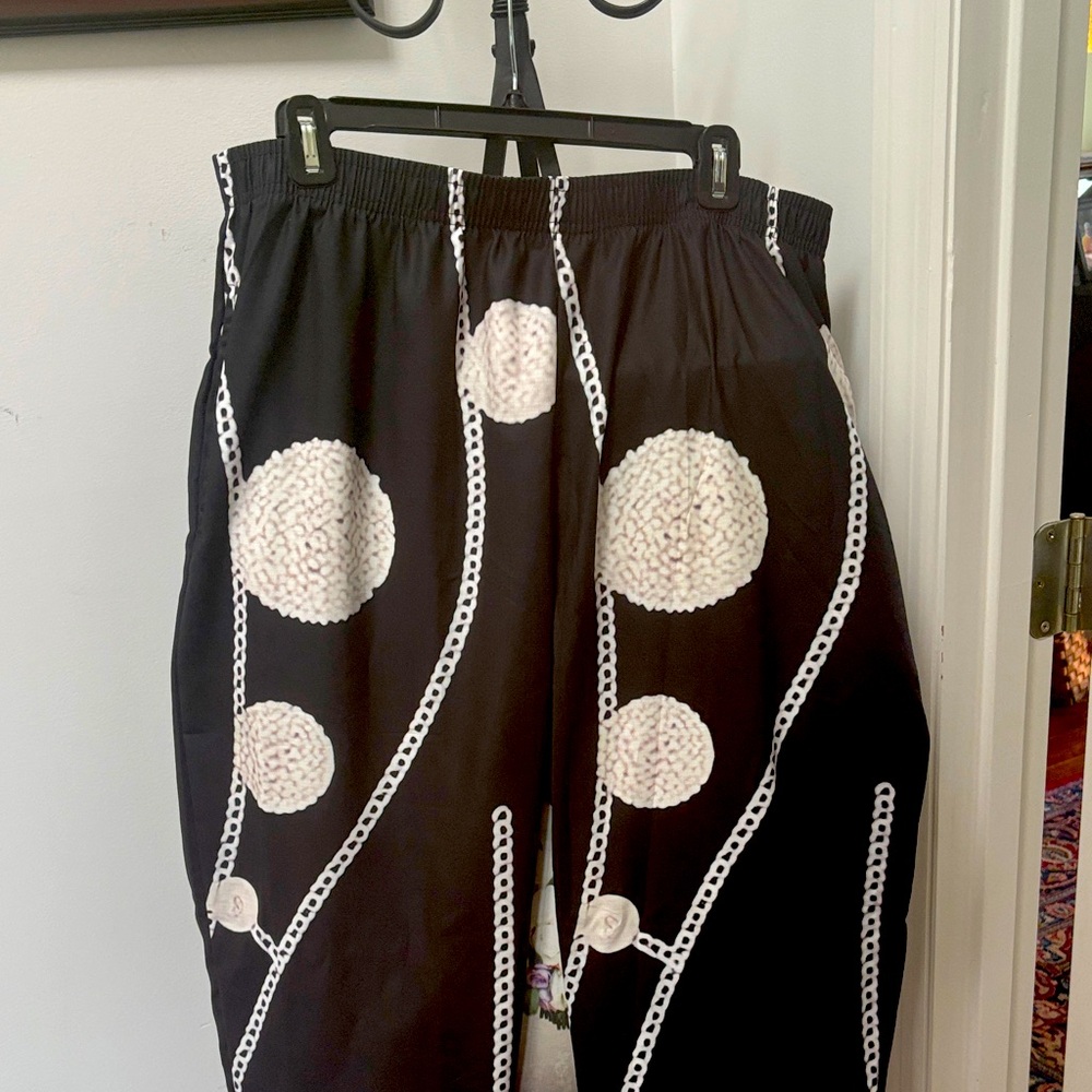 Cute mid length, full tapering silky, black and white pants L
